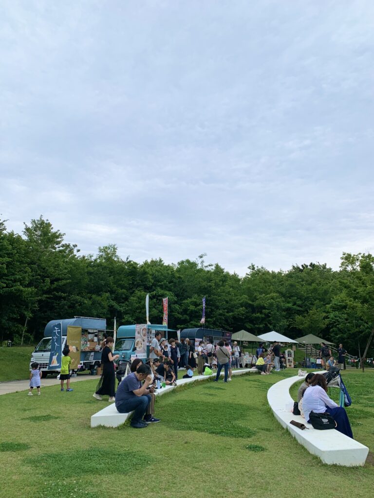 新緑の中のファーマーズマーケット！