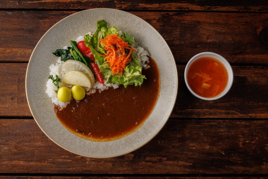 町田産のお野菜がのったベジタブルカレー⁡