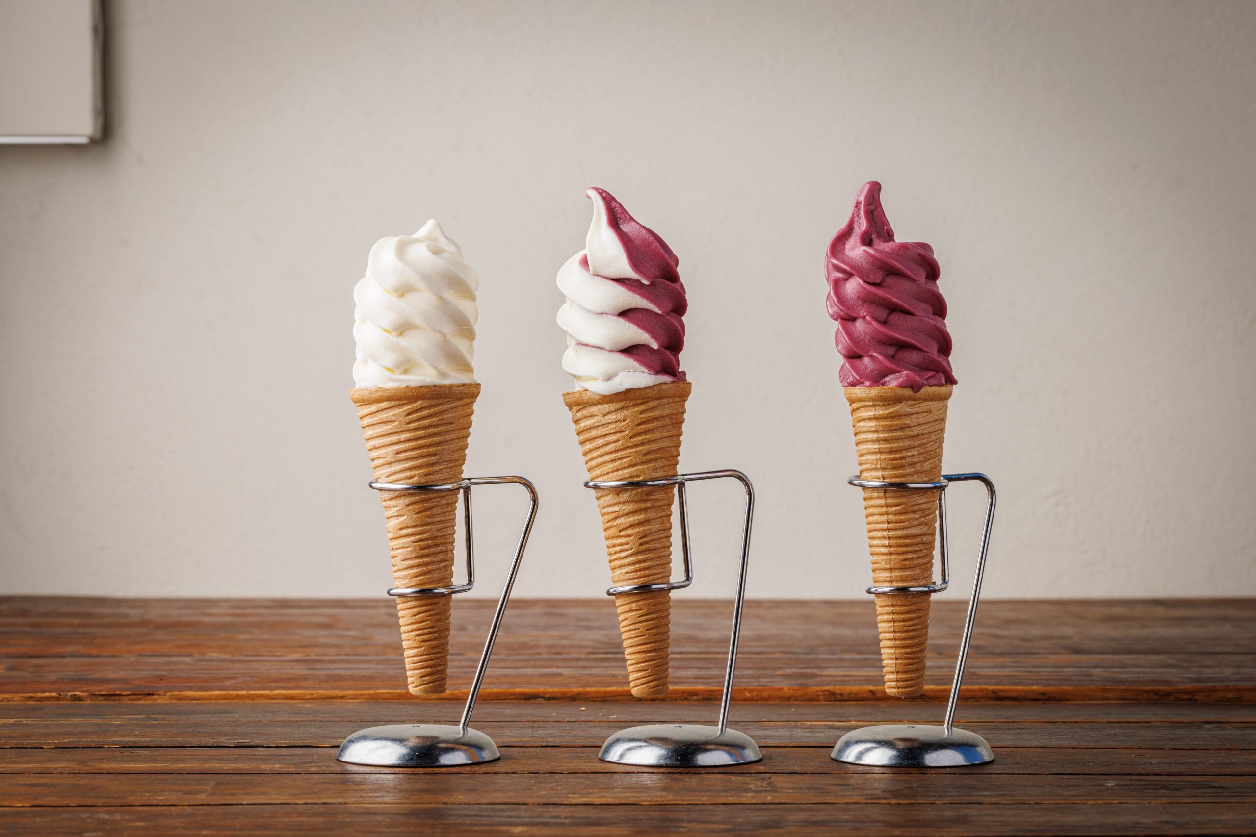 暖かい店内でひんやりソフト、食べませんか