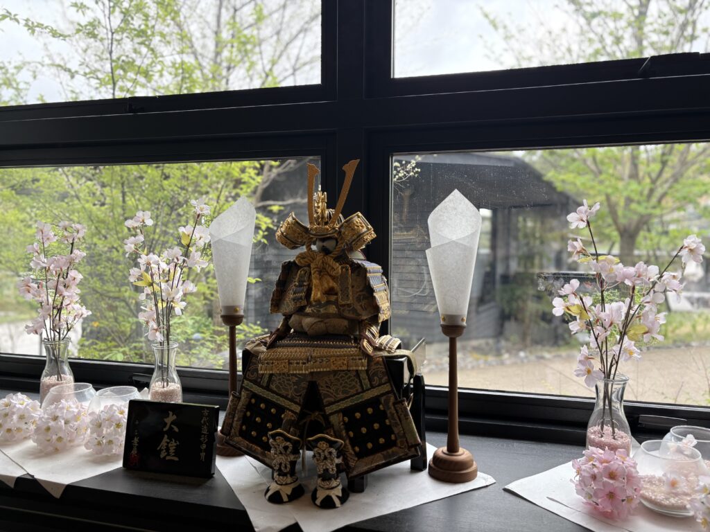 こどもの日のお祝いに五月人形を飾りました🎏